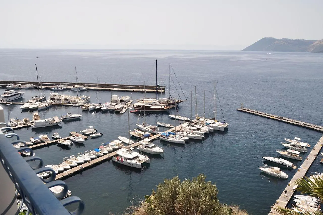 Villa La casa del Capitano, l'uomo e il mare ... Città di Lipari 0*,  Italia